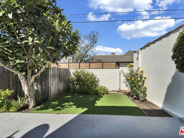 203 S Detroit Street 201, Los Angeles CA 90036