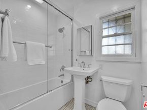 203 S Detroit Street 201, Los Angeles CA 90036