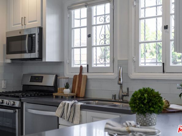 203 S Detroit Street 201, Los Angeles CA 90036