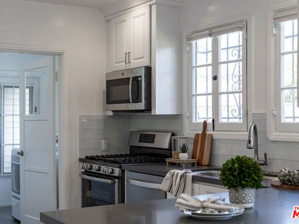 203 S Detroit Street 201, Los Angeles CA 90036