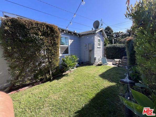 1947 Fullerton Avenue, Costa Mesa CA 92627