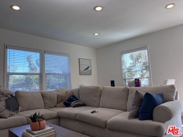 1947 Fullerton Avenue, Costa Mesa CA 92627