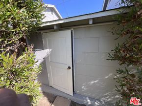 1947 Fullerton Avenue, Costa Mesa CA 92627