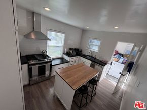 1947 Fullerton Avenue, Costa Mesa CA 92627