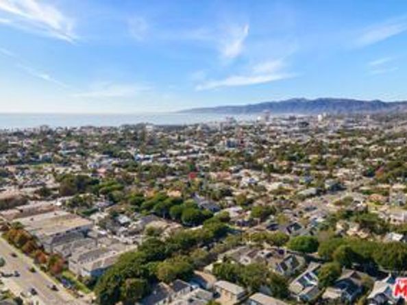 1102 Maple Street, Santa Monica CA 90405