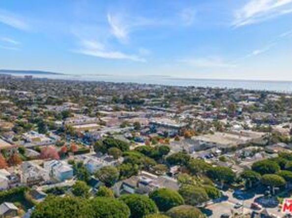 1102 Maple Street, Santa Monica CA 90405