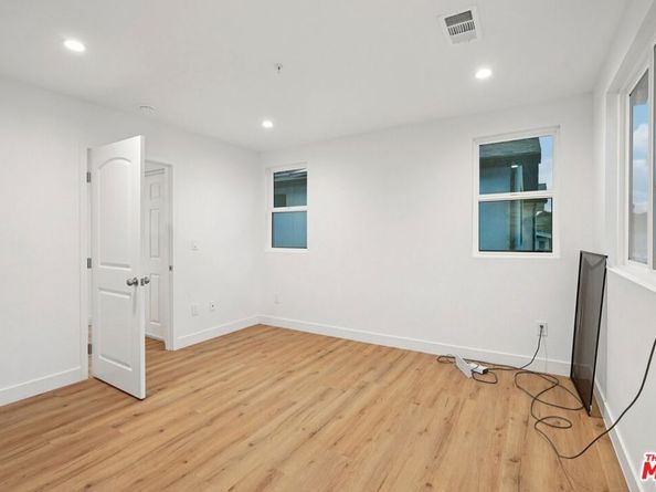 10424 Graham Avenue, Los Angeles CA 90002