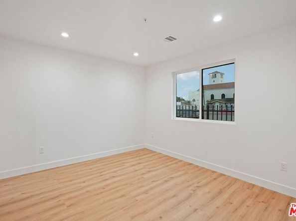 10424 Graham Avenue, Los Angeles CA 90002