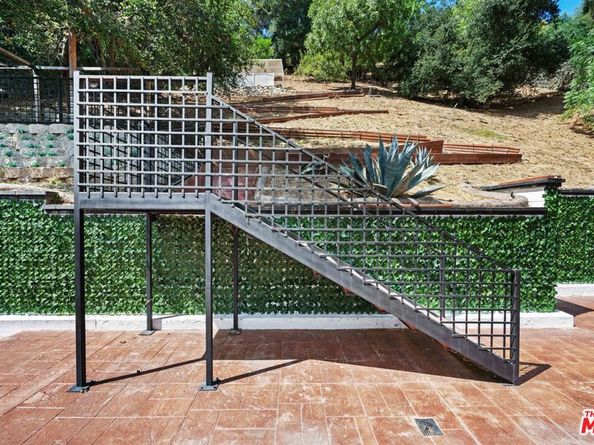2563 Hutton Drive, Beverly Hills CA 90210