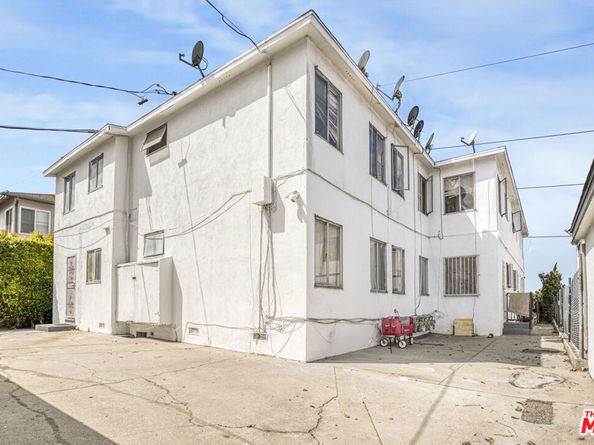 7208 S La Cienega Boulevard, Inglewood CA 90302