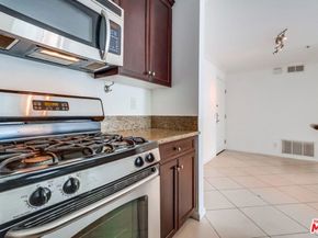 7320 Hawthorn Avenue 207, Los Angeles CA 90046