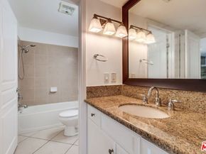 7320 Hawthorn Avenue 207, Los Angeles CA 90046