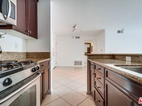 7320 Hawthorn Avenue 207, Los Angeles CA 90046