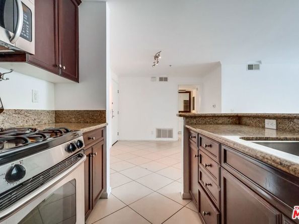 7320 Hawthorn Avenue 207, Los Angeles CA 90046