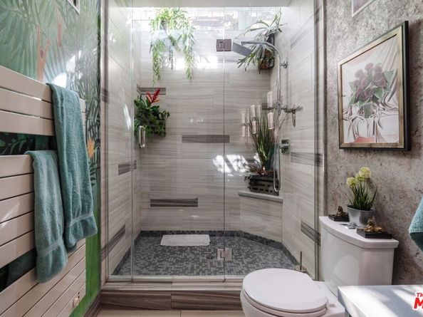 6732 W HEPBURN Way, Los Angeles CA 90038