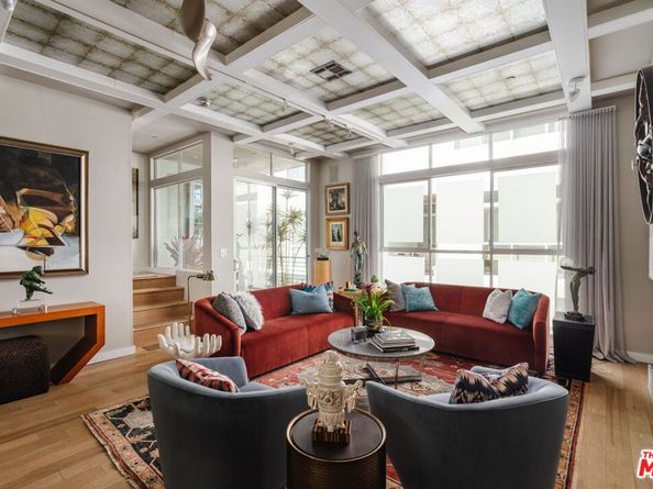 6732 W HEPBURN Way, Los Angeles CA 90038