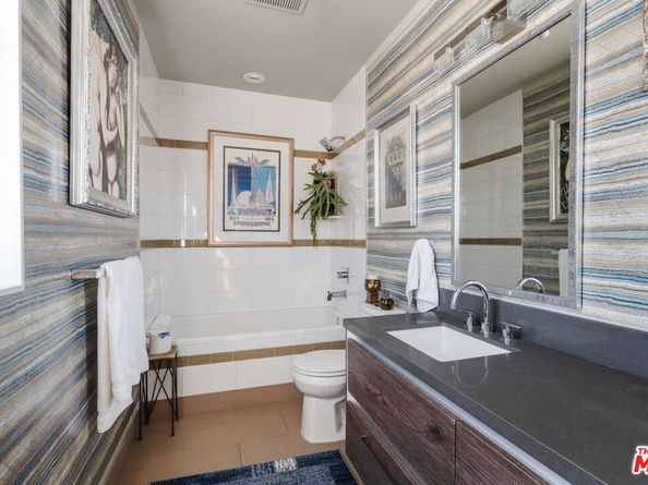 6732 W HEPBURN Way, Los Angeles CA 90038