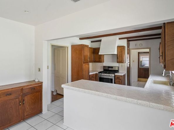 2365 Las Lunas Street, Pasadena CA 91107
