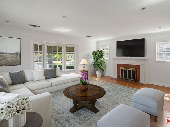 2365 Las Lunas Street, Pasadena CA 91107