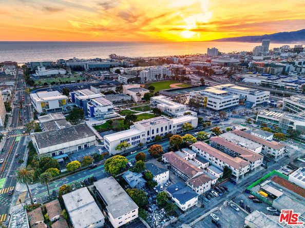 1835 7th Street D, Santa Monica CA 90401