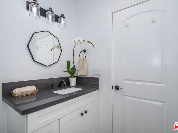 9806 S Van Ness Avenue, Los Angeles CA 90047