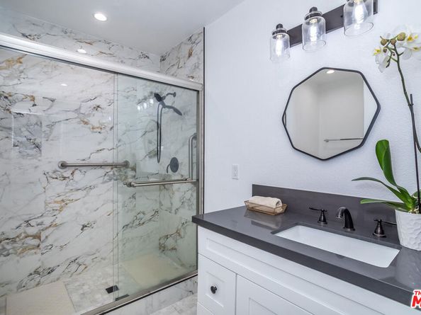 9806 S Van Ness Avenue, Los Angeles CA 90047