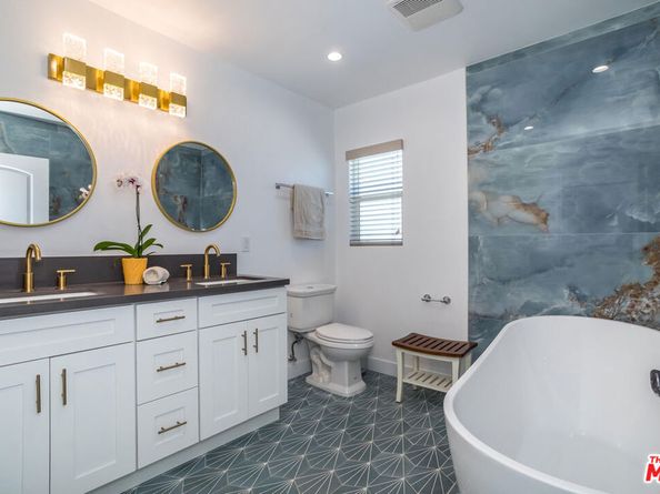 9806 S Van Ness Avenue, Los Angeles CA 90047