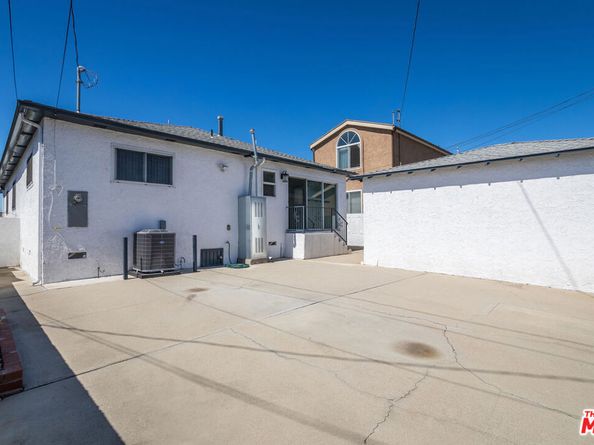 9806 S Van Ness Avenue, Los Angeles CA 90047