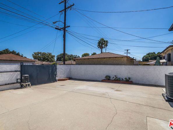 9806 S Van Ness Avenue, Los Angeles CA 90047