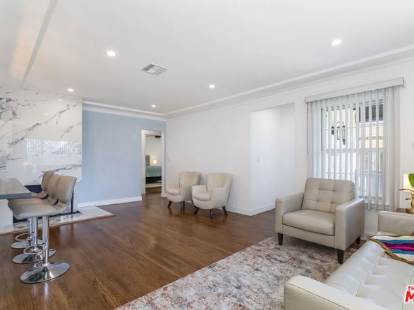 9806 S Van Ness Avenue, Los Angeles CA 90047