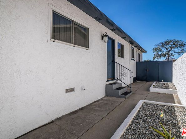 9806 S Van Ness Avenue, Los Angeles CA 90047