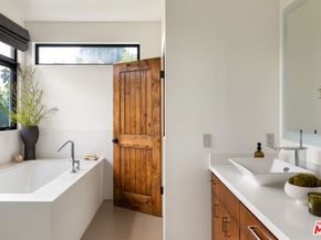 414 N La Jolla Avenue, Los Angeles CA 90048