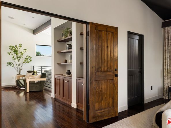 414 N La Jolla Avenue, Los Angeles CA 90048