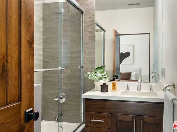 414 N La Jolla Avenue, Los Angeles CA 90048