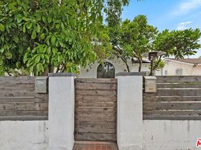 2736 S Cloverdale Avenue, Los Angeles CA 90016