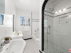 822 Pine Street, Santa Monica CA 90405