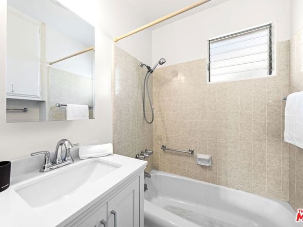822 Pine Street, Santa Monica CA 90405