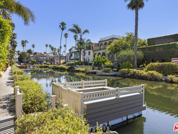 439 Carroll Canal, Venice CA 90291