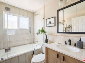 439 Carroll Canal, Venice CA 90291