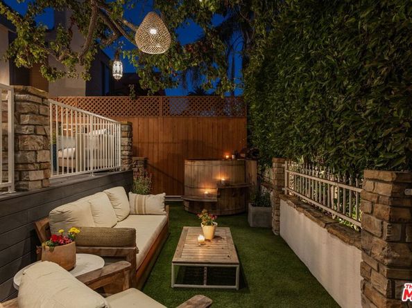 439 Carroll Canal, Venice CA 90291