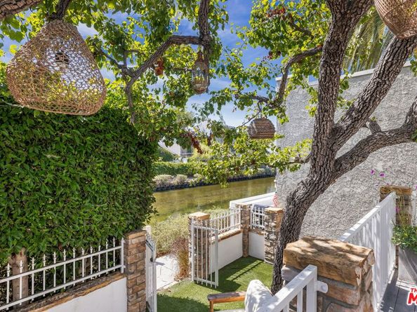 439 Carroll Canal, Venice CA 90291