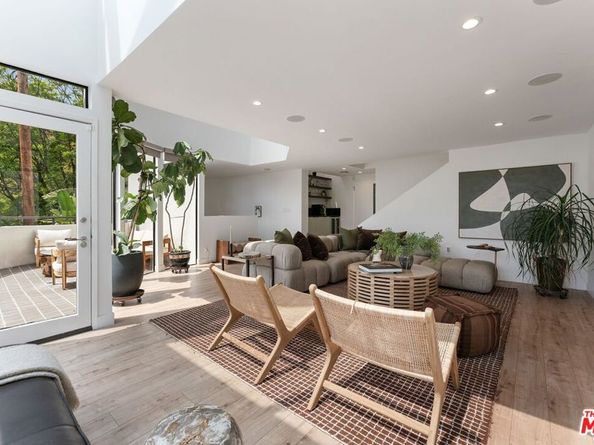 6469 Rodgerton Drive, Los Angeles CA 90068