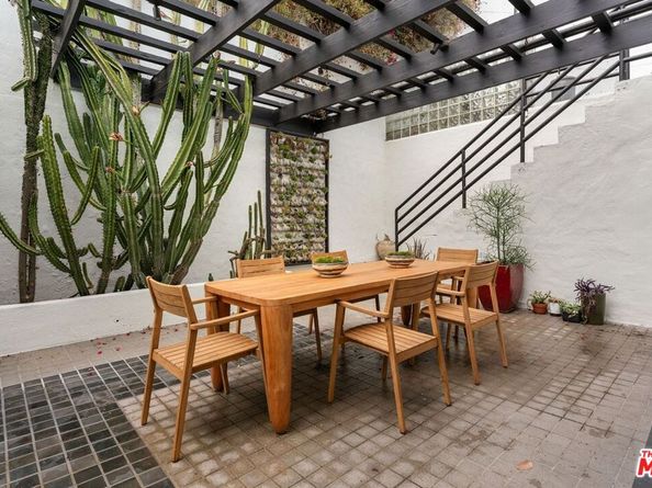 6469 Rodgerton Drive, Los Angeles CA 90068