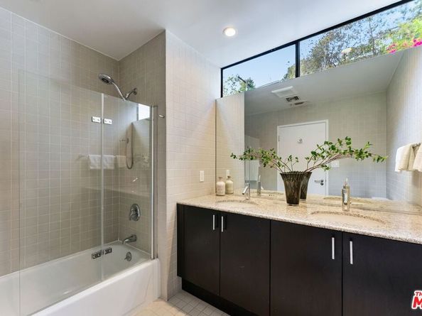 6469 Rodgerton Drive, Los Angeles CA 90068
