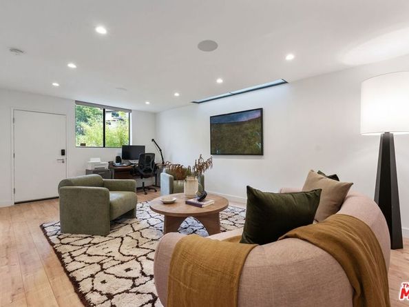 6469 Rodgerton Drive, Los Angeles CA 90068