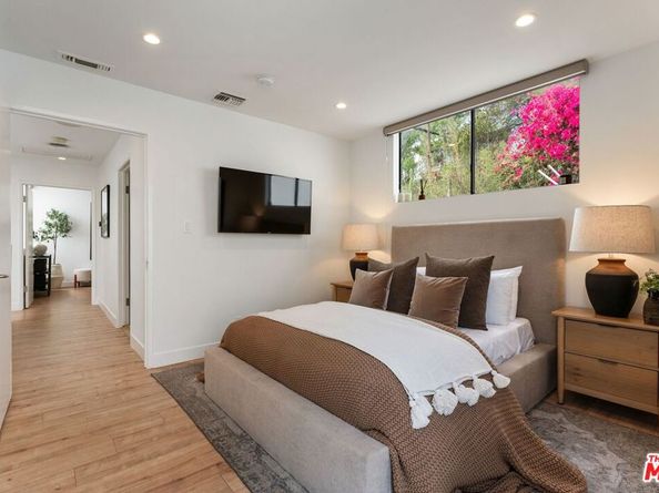 6469 Rodgerton Drive, Los Angeles CA 90068