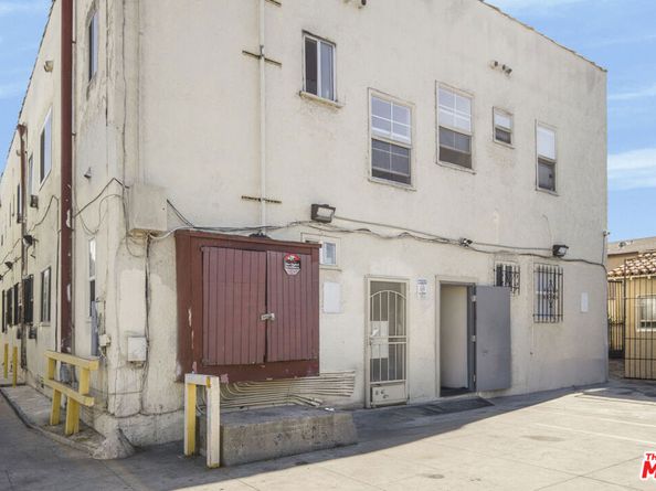 1103 W 64th Street, Los Angeles CA 90044