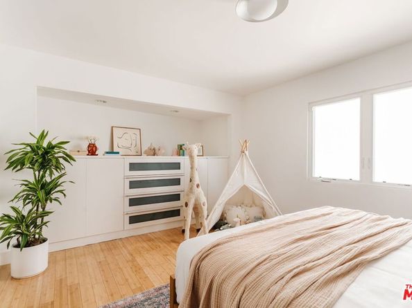 2406 Silver Ridge Avenue, Los Angeles CA 90039