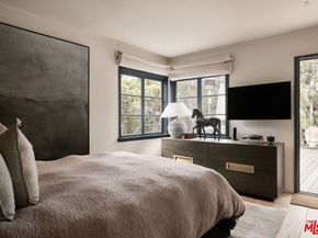 7902 Fareholm Drive, Los Angeles CA 90046