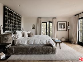 7902 Fareholm Drive, Los Angeles CA 90046